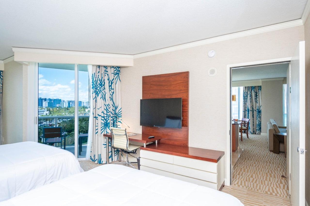 Trump Intl 2 Bedroom Apartment 1600 Sqf Ocean And Bay View Санни Айлес Экстерьер фото
