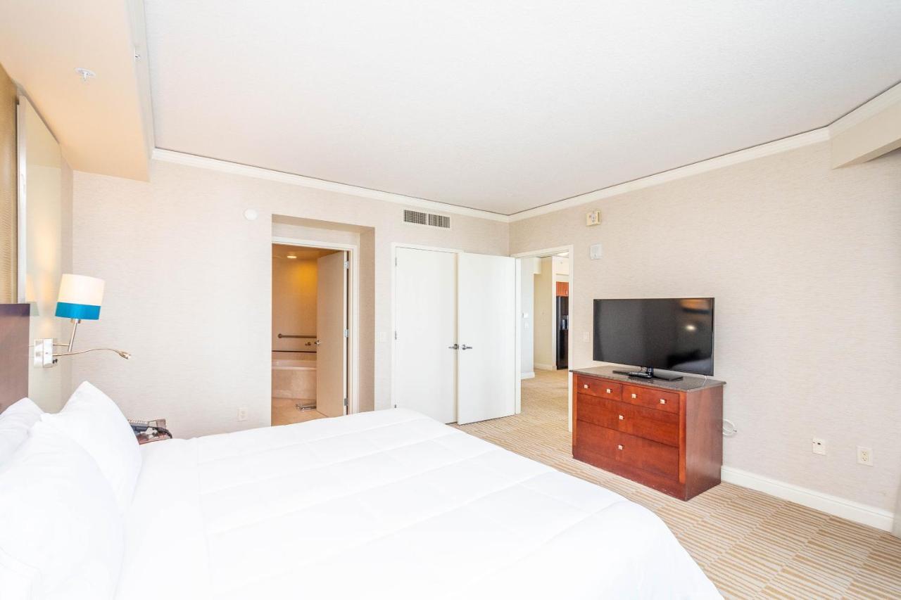 Trump Intl 2 Bedroom Apartment 1600 Sqf Ocean And Bay View Санни Айлес Экстерьер фото