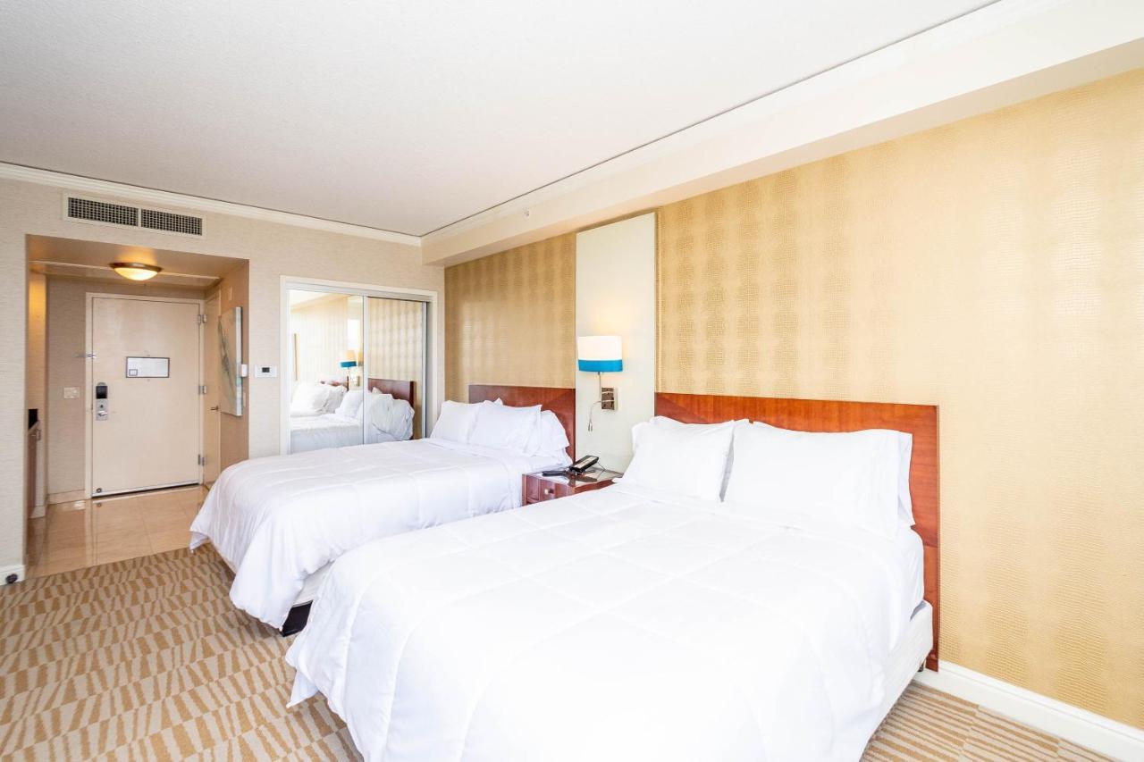 Trump Intl 2 Bedroom Apartment 1600 Sqf Ocean And Bay View Санни Айлес Экстерьер фото