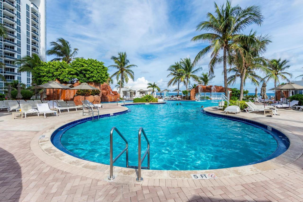 Trump Intl 2 Bedroom Apartment 1600 Sqf Ocean And Bay View Санни Айлес Экстерьер фото